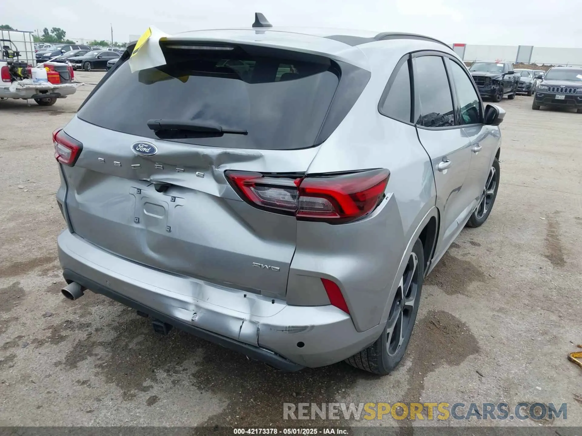 4 fotografías del automóvil dañado 1FMCU9NA9RUB47765 FORD ESCAPE 2024