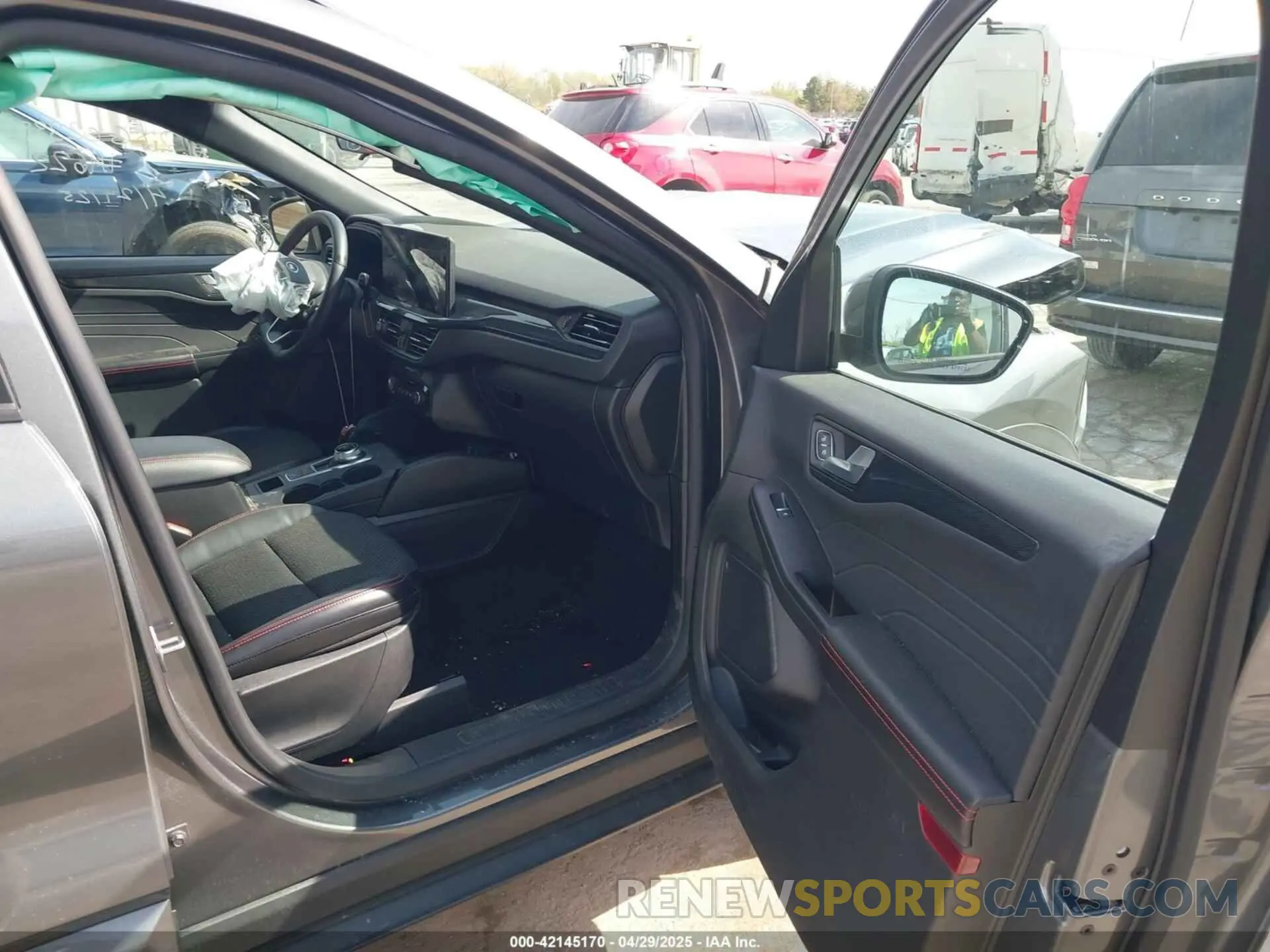 5 fotografías del automóvil dañado 1FMCU9NA9RUB60676 FORD ESCAPE 2024