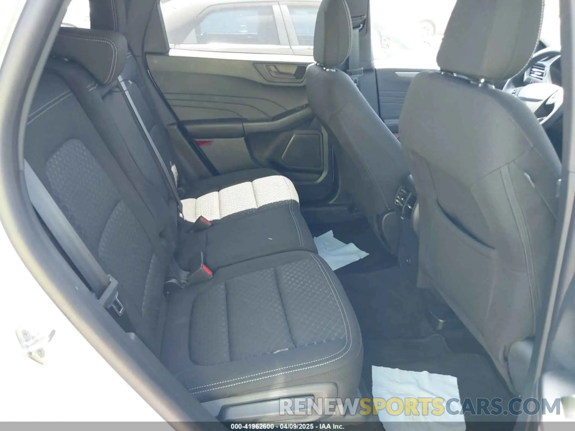 8 fotografías del automóvil dañado 1FMCU0GNXSUA81910 FORD ESCAPE 2025