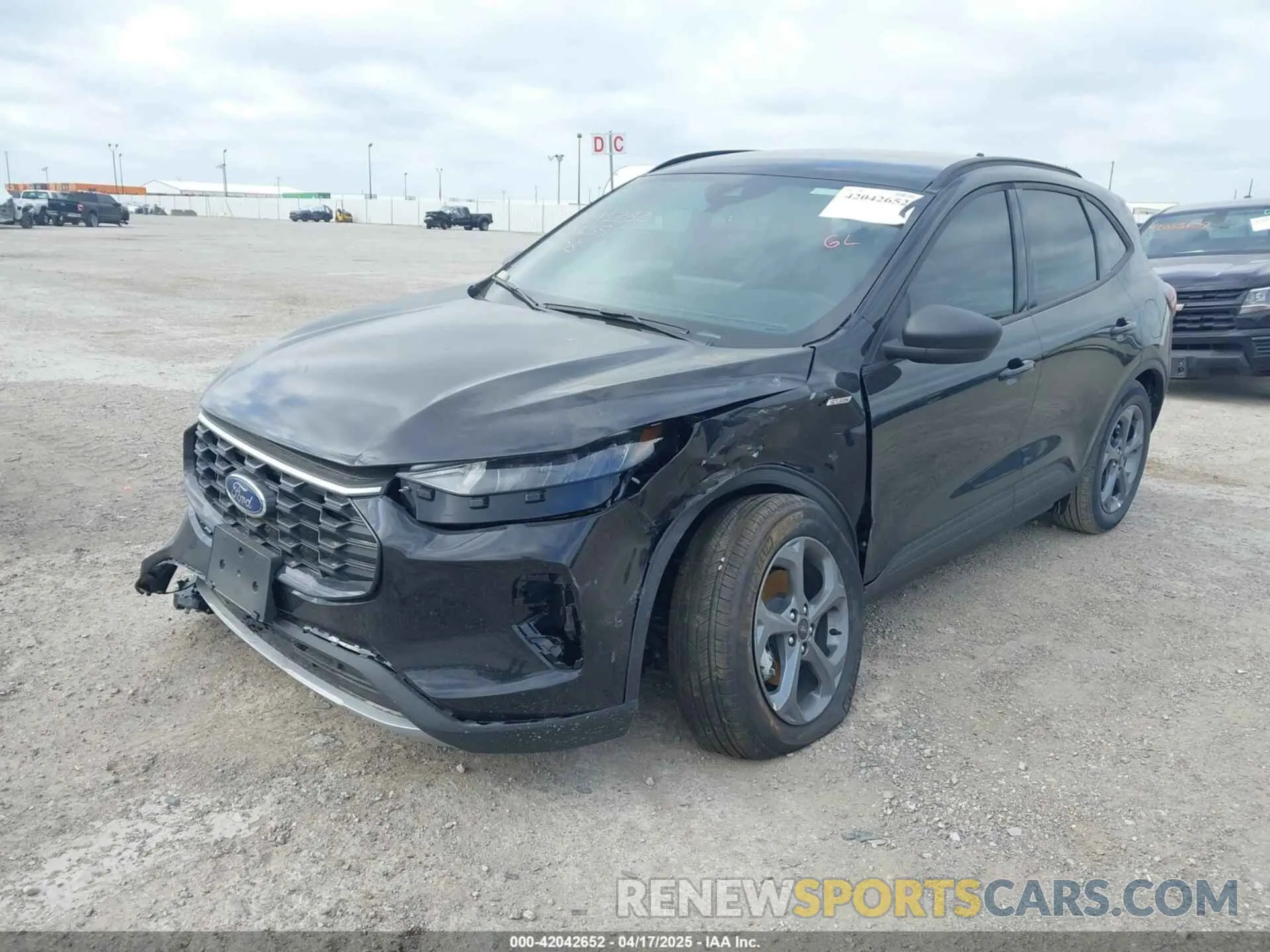 2 fotografías del automóvil dañado 1FMCU0MN0SUA68135 FORD ESCAPE 2025