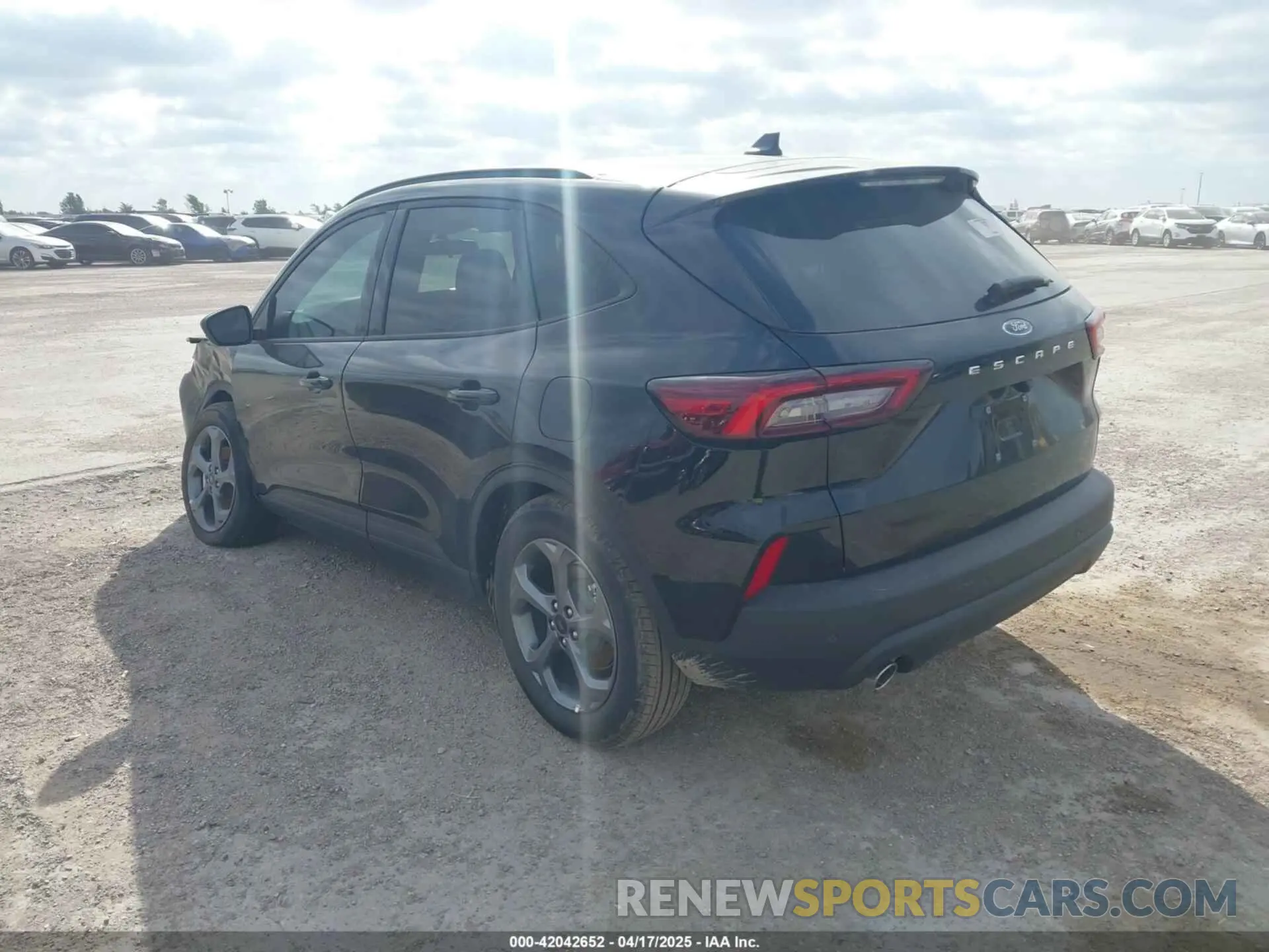 3 fotografías del automóvil dañado 1FMCU0MN0SUA68135 FORD ESCAPE 2025