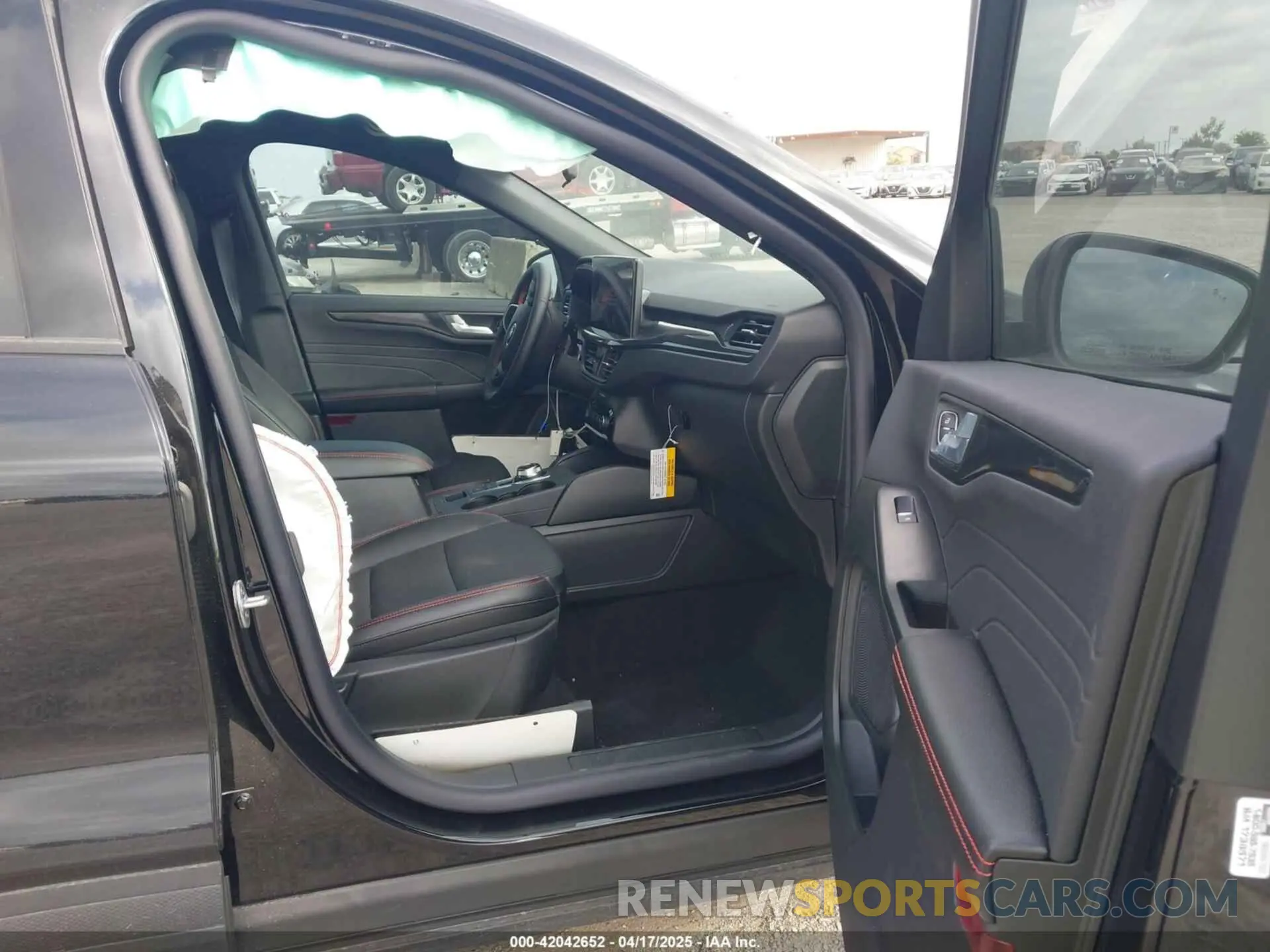 5 fotografías del automóvil dañado 1FMCU0MN0SUA68135 FORD ESCAPE 2025