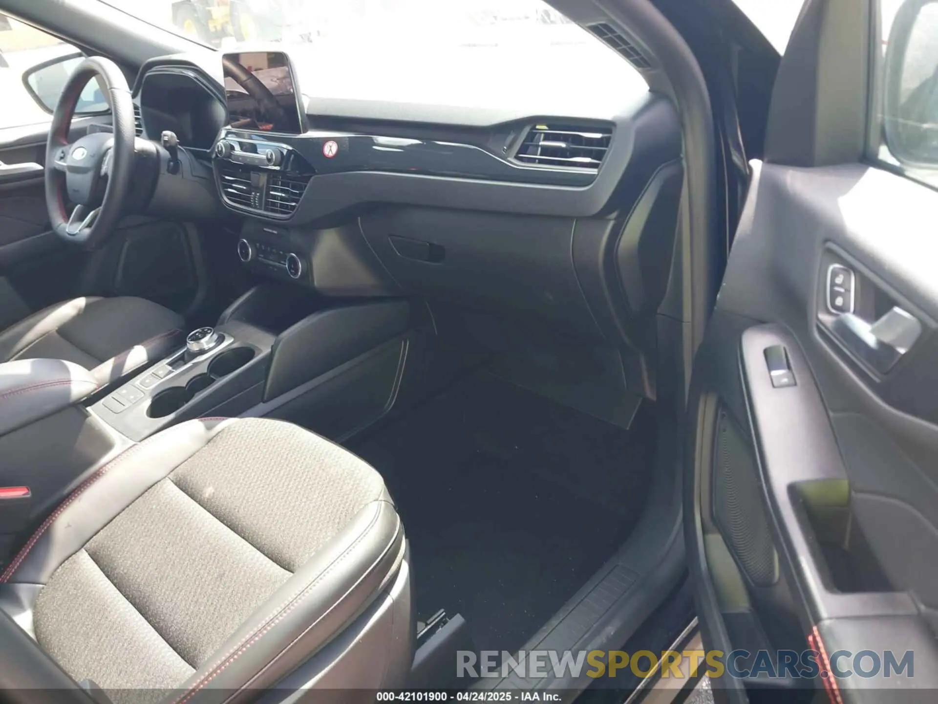 5 fotografías del automóvil dañado 1FMCU0MN1SUA09756 FORD ESCAPE 2025