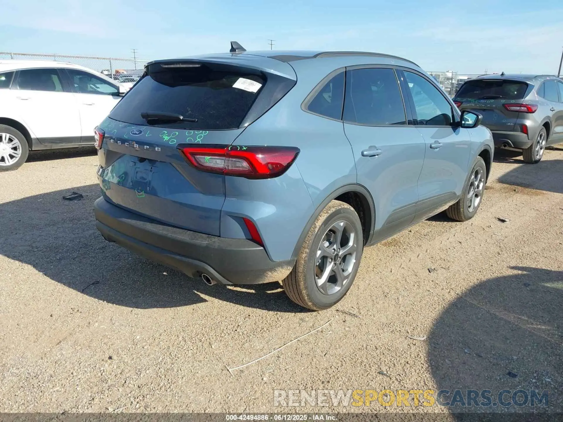 4 fotografías del automóvil dañado 1FMCU0MN8SUB01169 FORD ESCAPE 2025