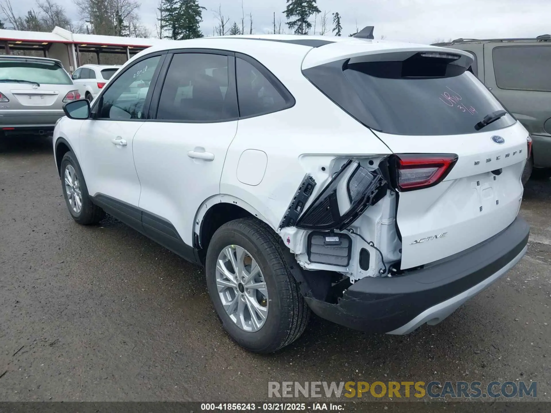 3 fotografías del automóvil dañado 1FMCU9GN2SUA84546 FORD ESCAPE 2025