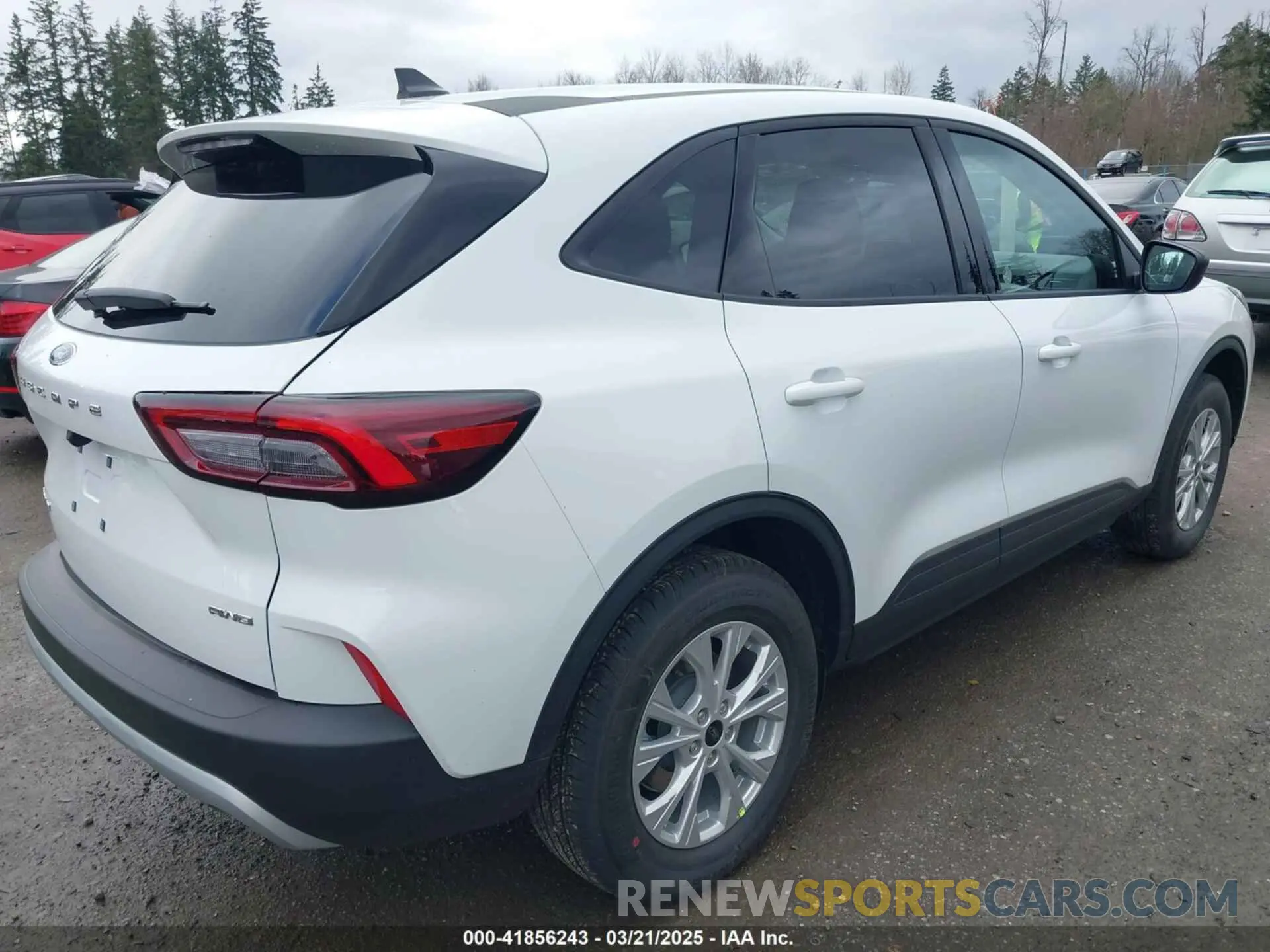 4 fotografías del automóvil dañado 1FMCU9GN2SUA84546 FORD ESCAPE 2025