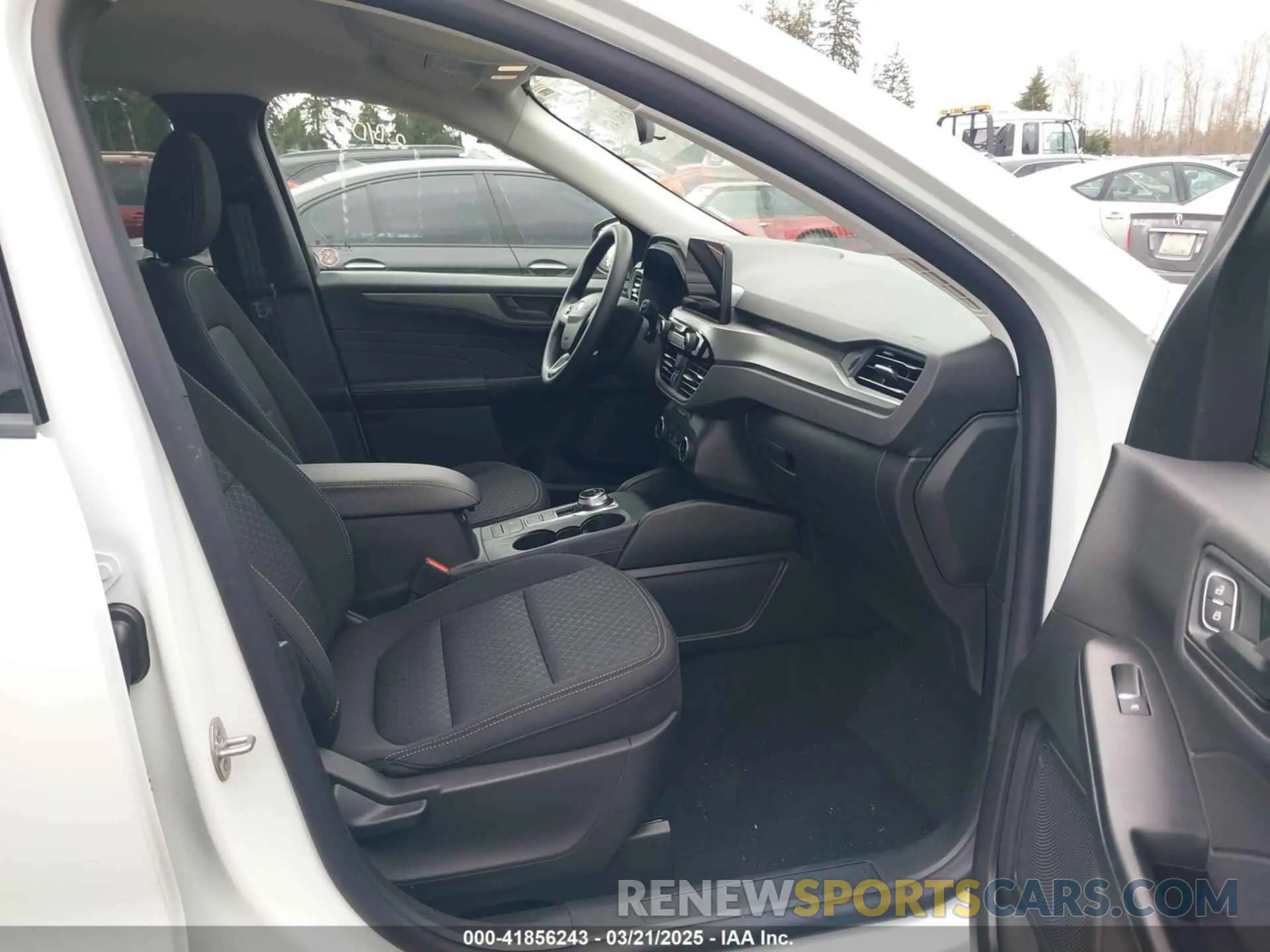 5 fotografías del automóvil dañado 1FMCU9GN2SUA84546 FORD ESCAPE 2025