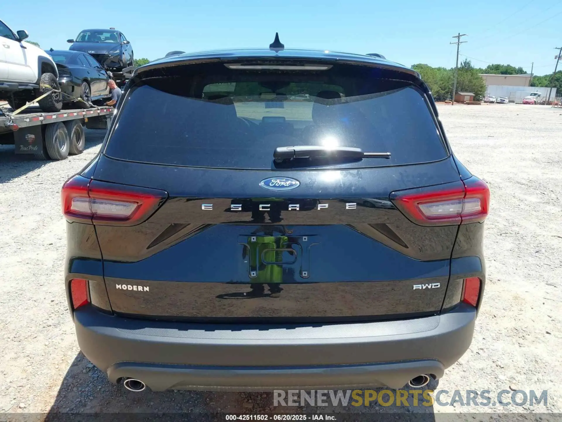 16 fotografías del automóvil dañado 1FMCU9MN8SUA34867 FORD ESCAPE 2025