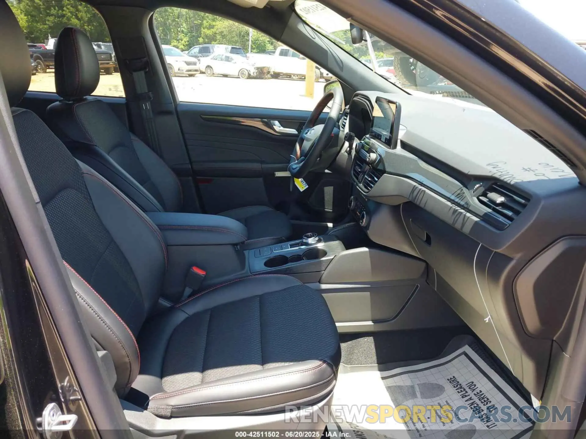 5 fotografías del automóvil dañado 1FMCU9MN8SUA34867 FORD ESCAPE 2025