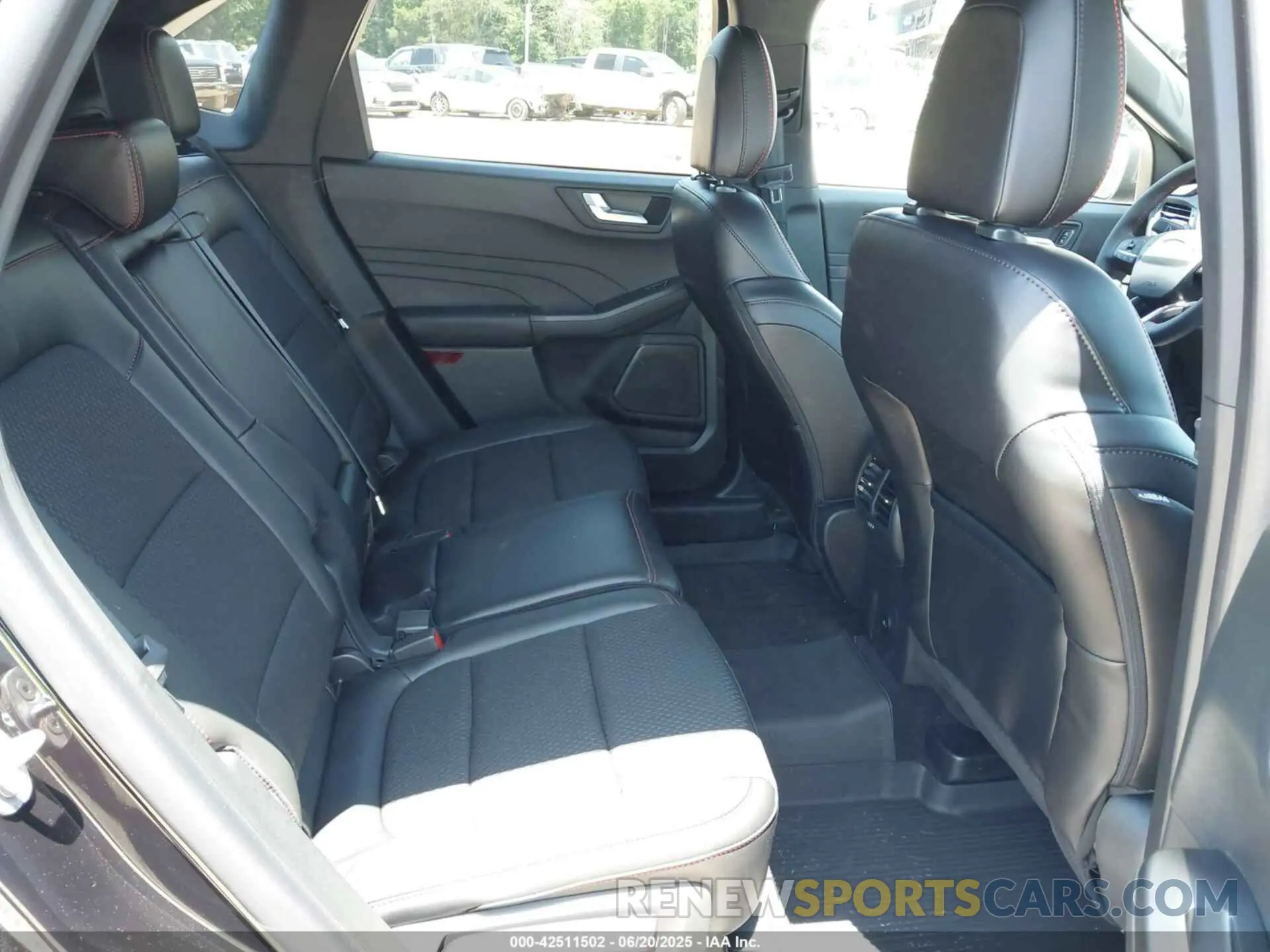 8 fotografías del automóvil dañado 1FMCU9MN8SUA34867 FORD ESCAPE 2025