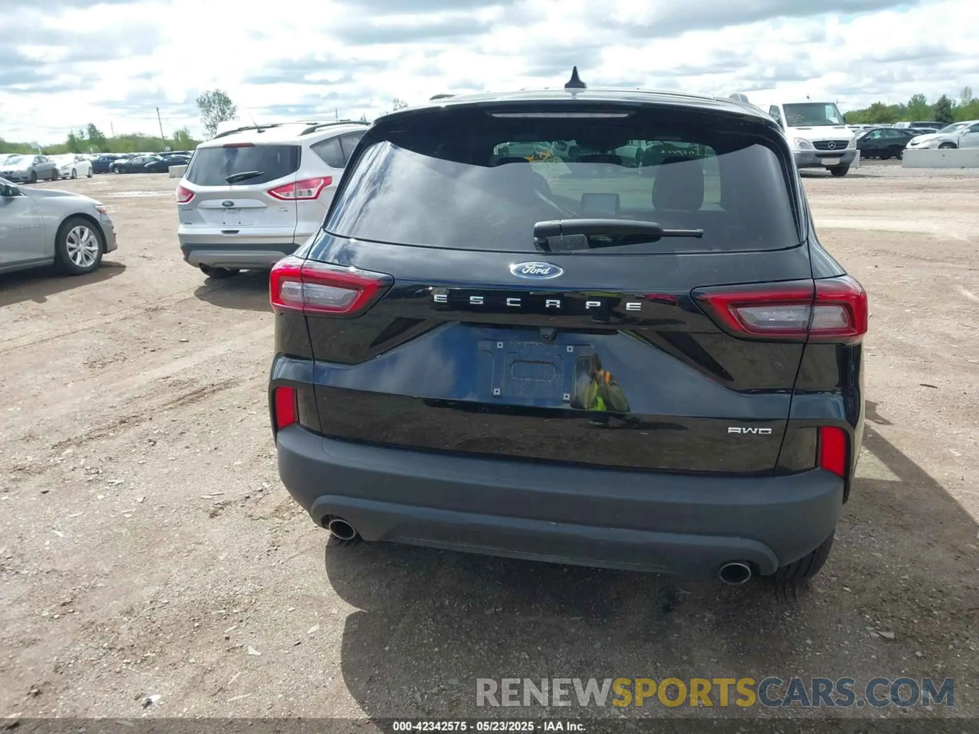 17 fotografías del automóvil dañado 1FMCU9MNXSUA63061 FORD ESCAPE 2025