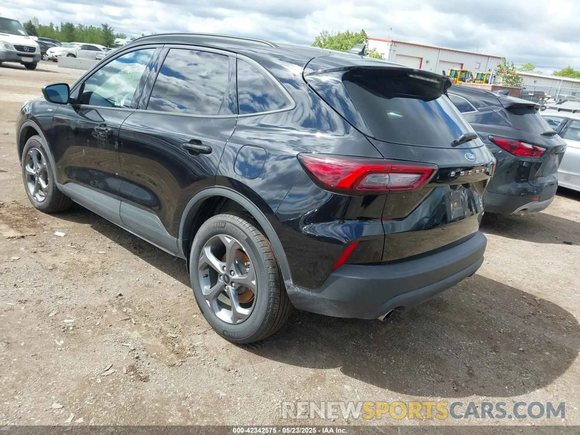 3 fotografías del automóvil dañado 1FMCU9MNXSUA63061 FORD ESCAPE 2025