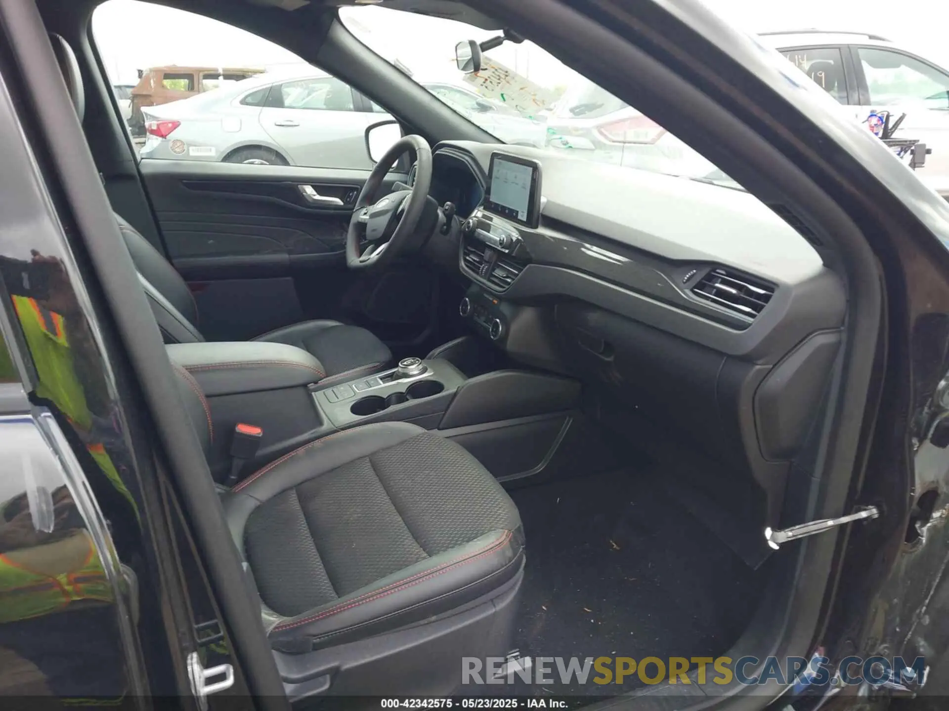 5 fotografías del automóvil dañado 1FMCU9MNXSUA63061 FORD ESCAPE 2025