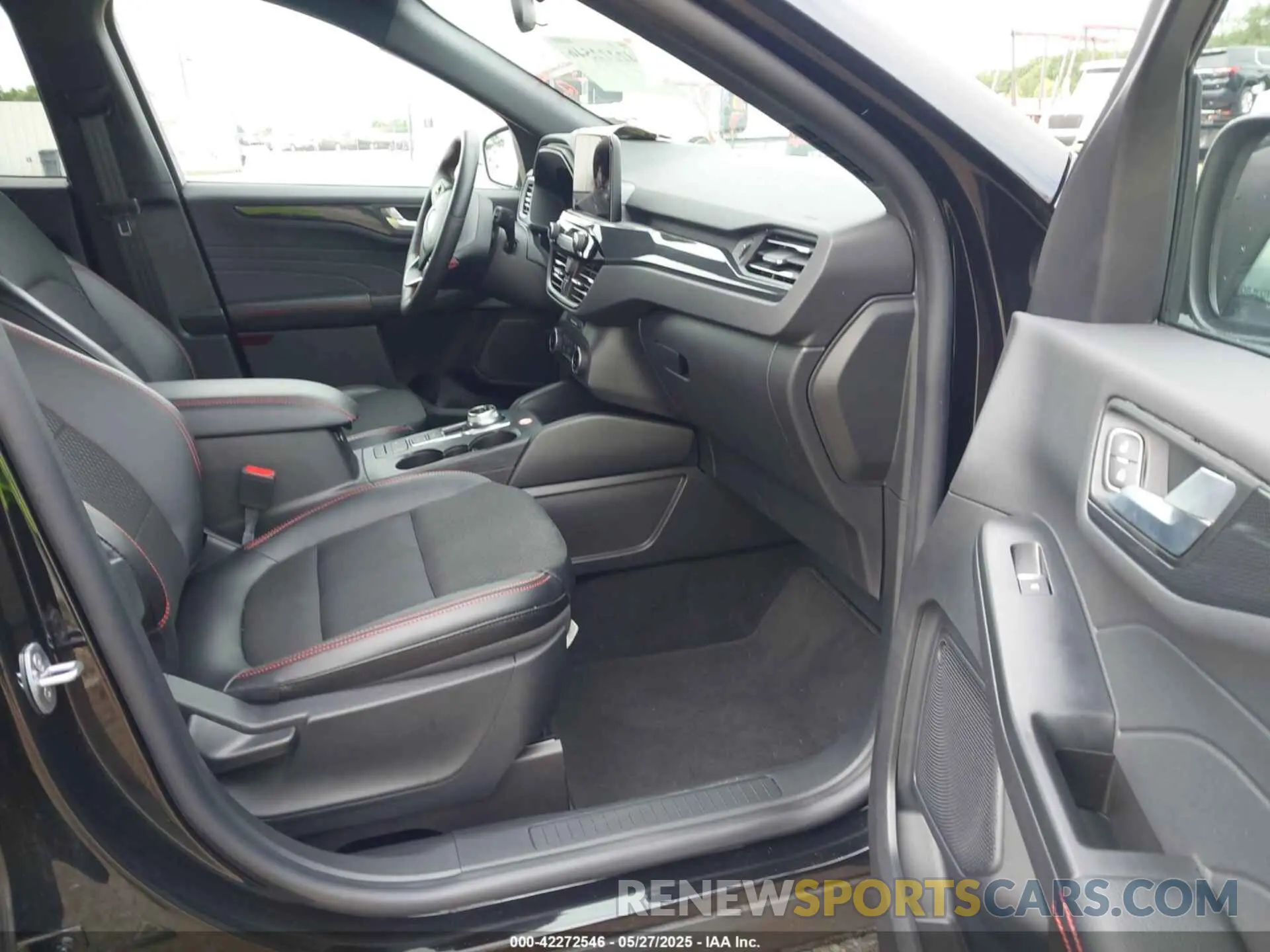 5 fotografías del automóvil dañado 1FMCU9NA0SUA43056 FORD ESCAPE 2025