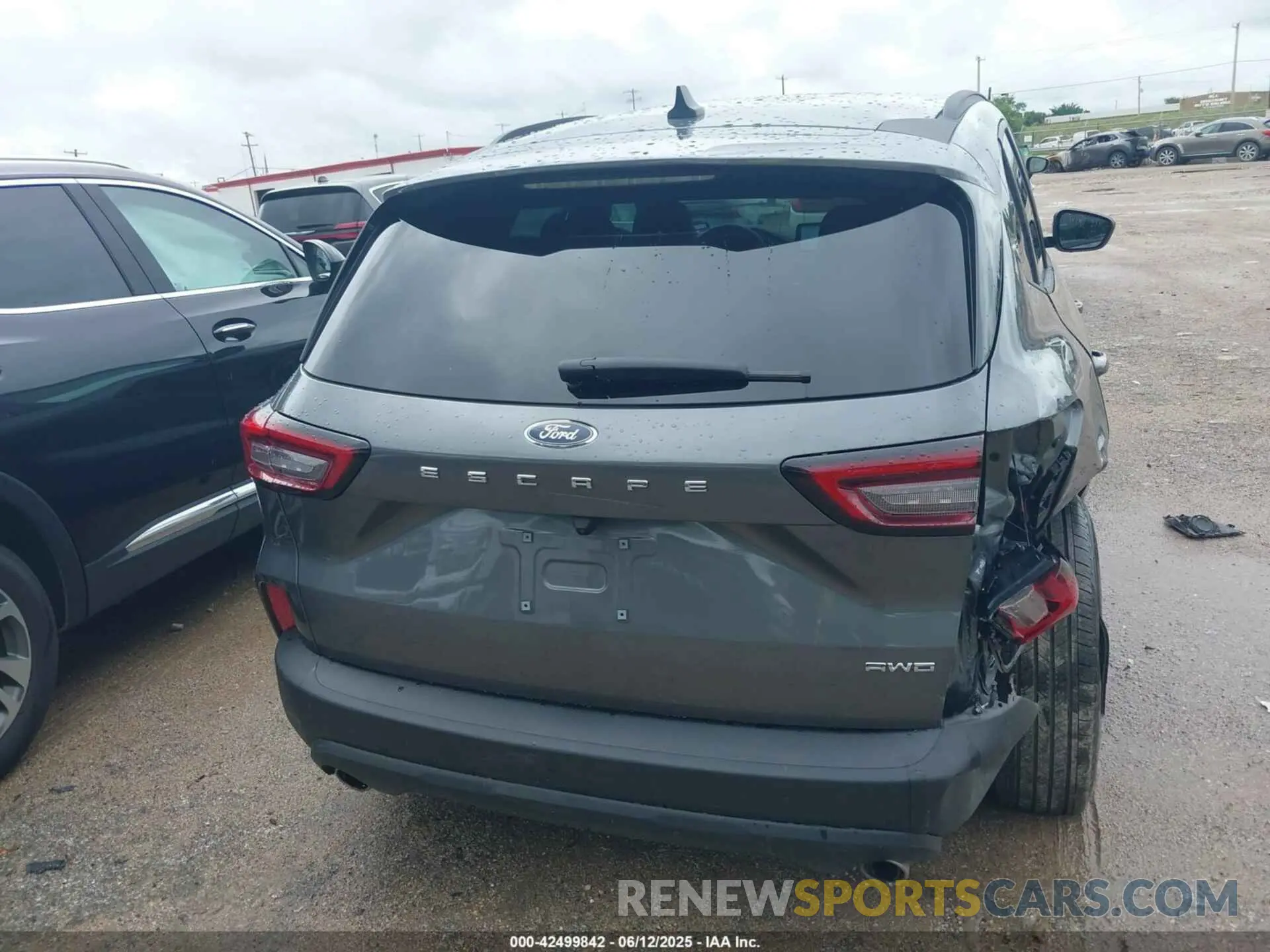16 fotografías del automóvil dañado 1FMCU9NA9SUA41595 FORD ESCAPE 2025