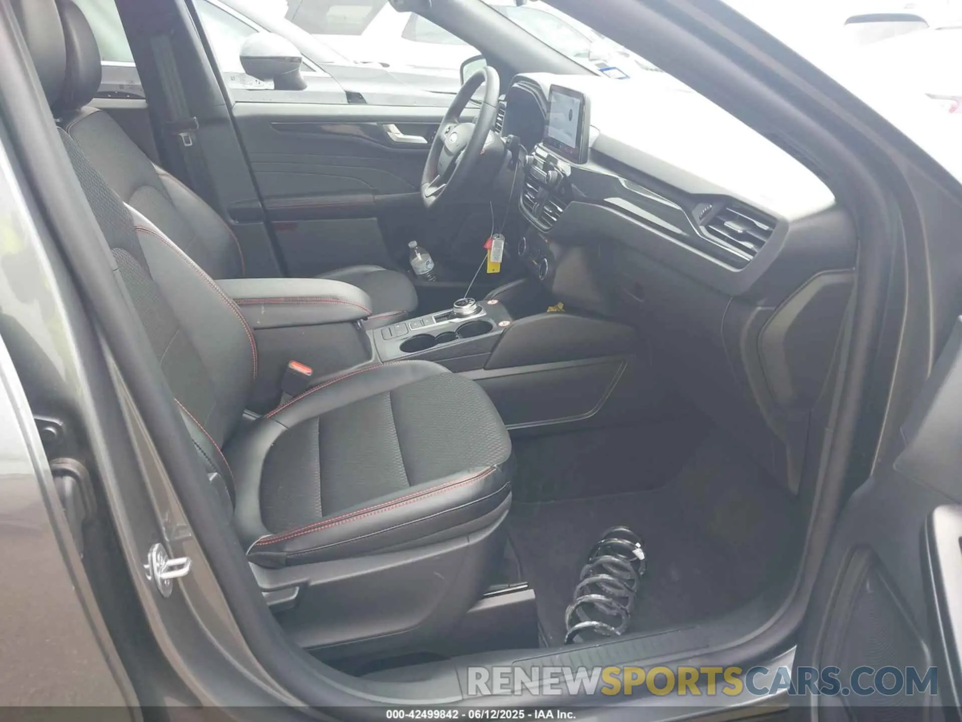 5 fotografías del automóvil dañado 1FMCU9NA9SUA41595 FORD ESCAPE 2025