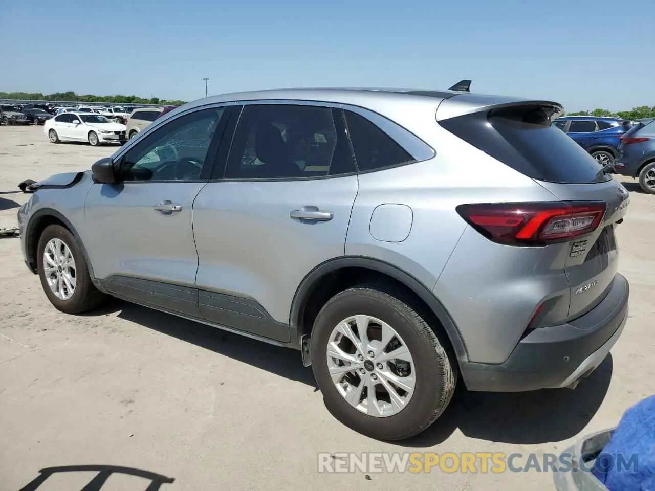 2 fotografías del automóvil dañado 1FMCU0GN2PUA04312 FORD ESCAPE ACT 2023
