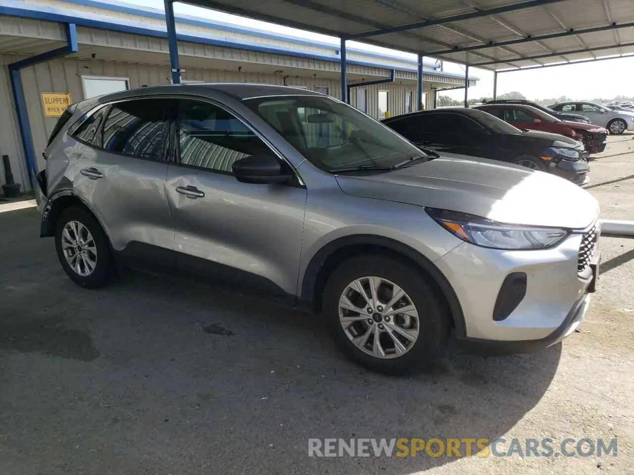 4 fotografías del automóvil dañado 1FMCU0GN8PUA54289 FORD ESCAPE ACT 2023