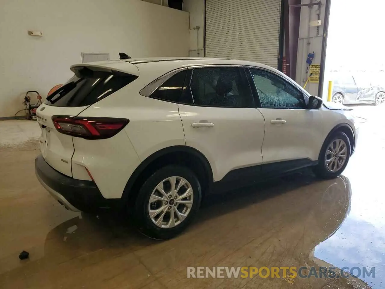 3 fotografías del automóvil dañado 1FMCU9GN2PUA33846 FORD ESCAPE ACT 2023