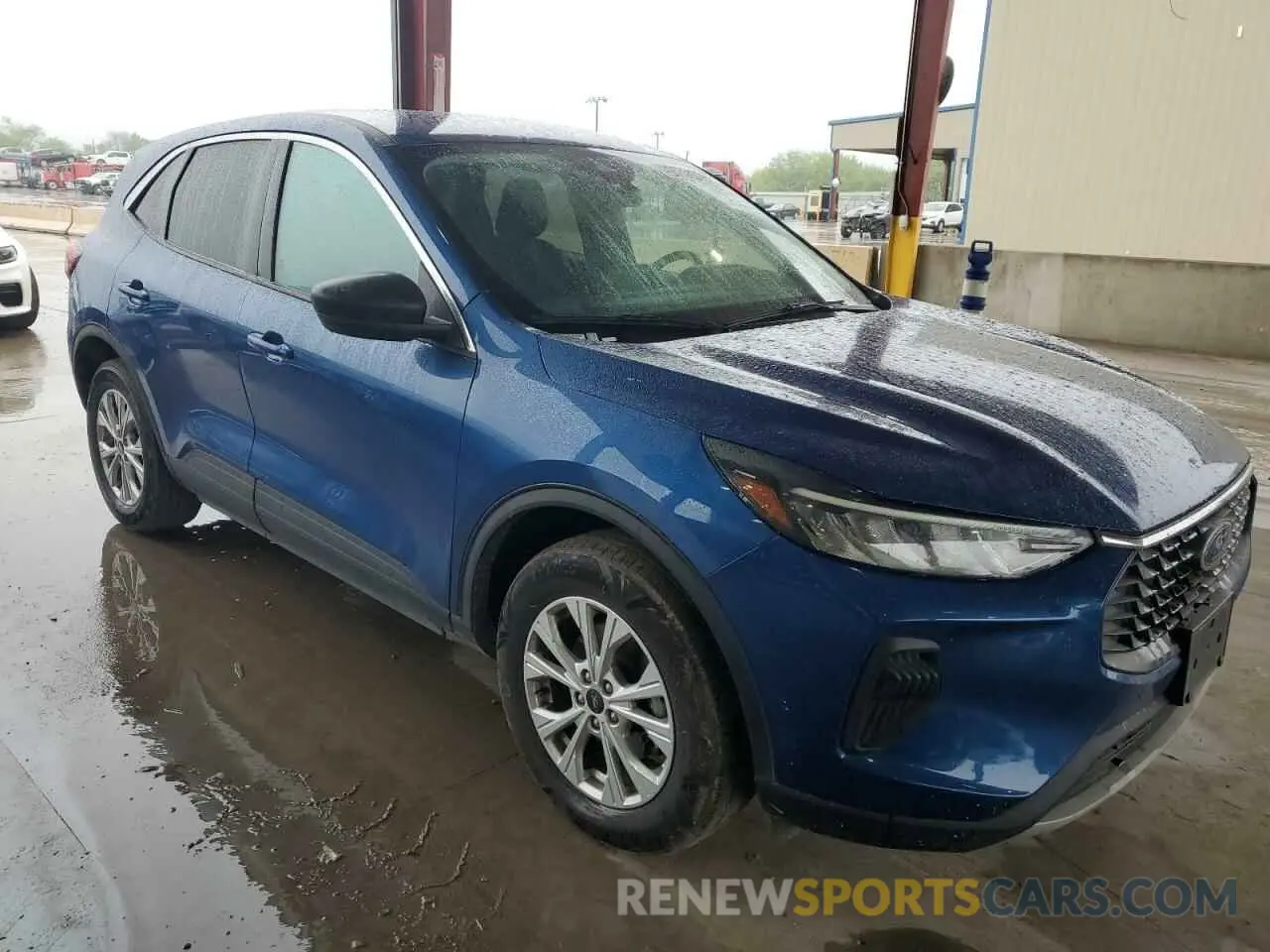 4 fotografías del automóvil dañado 1FMCU9GN6PUA34112 FORD ESCAPE ACT 2023