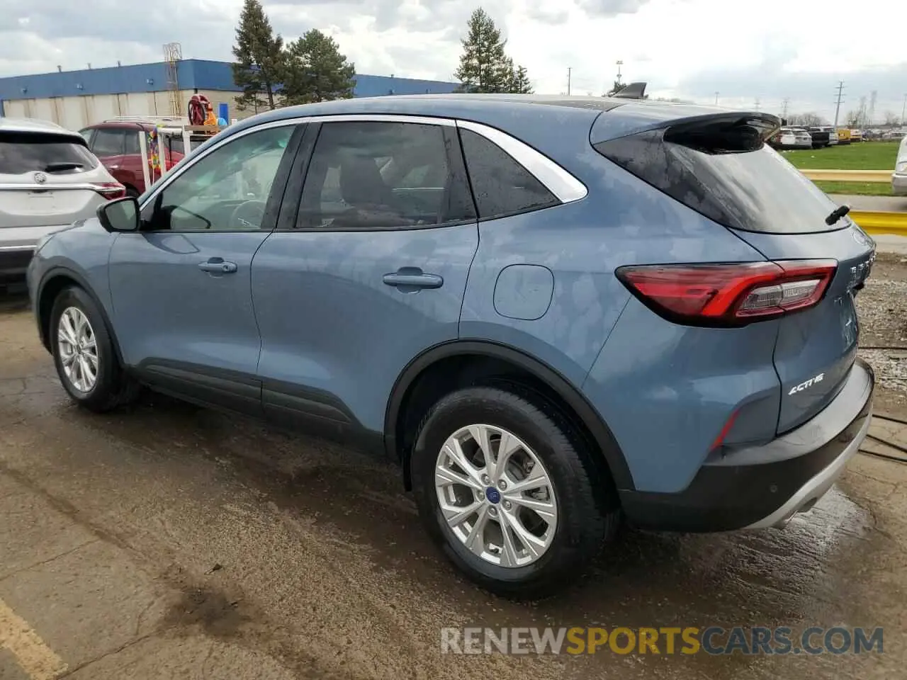 2 fotografías del automóvil dañado 1FMCU9GN9PUA87922 FORD ESCAPE ACT 2023