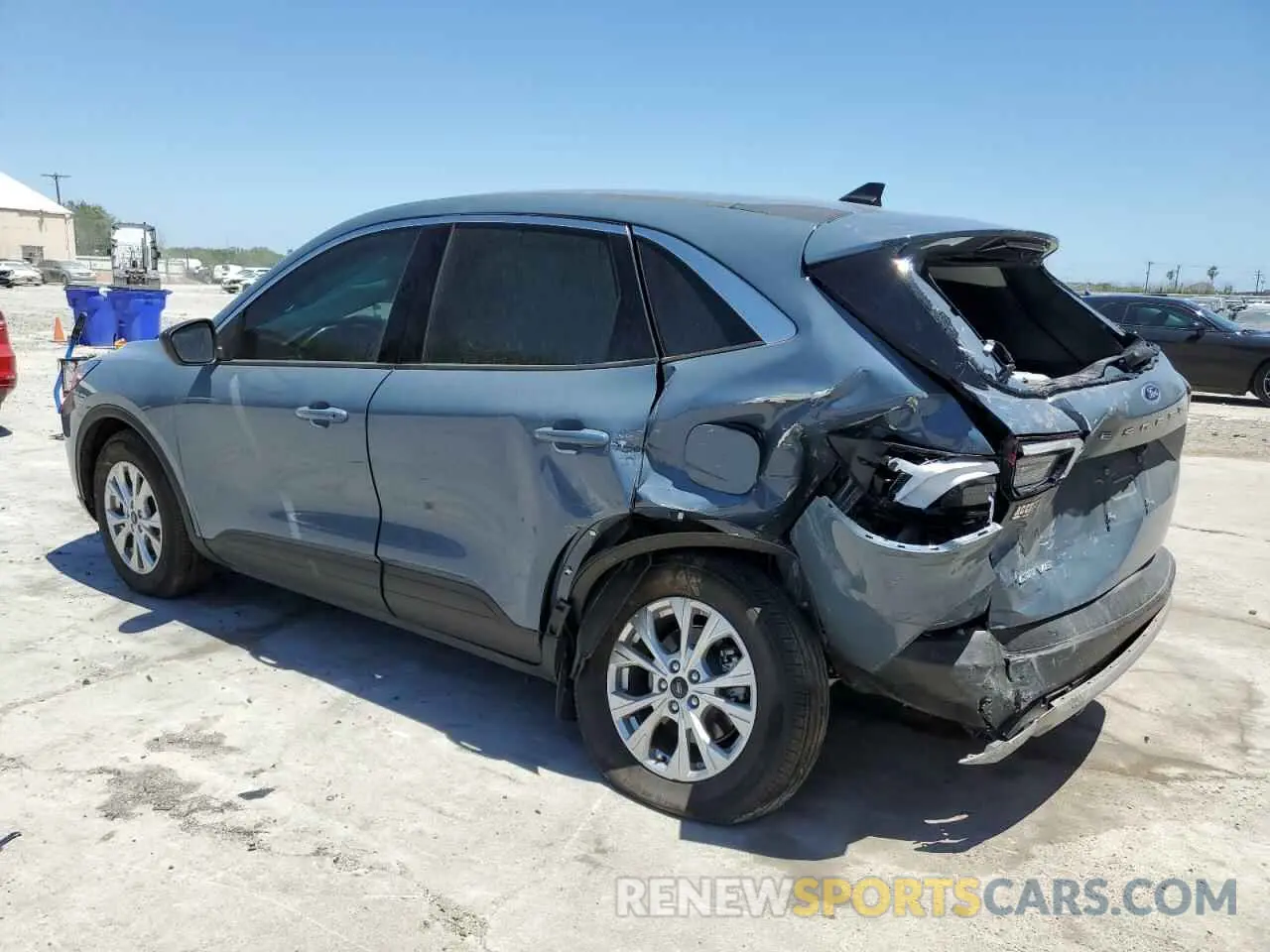2 fotografías del automóvil dañado 1FMCU0GN0RUA67248 FORD ESCAPE ACT 2024