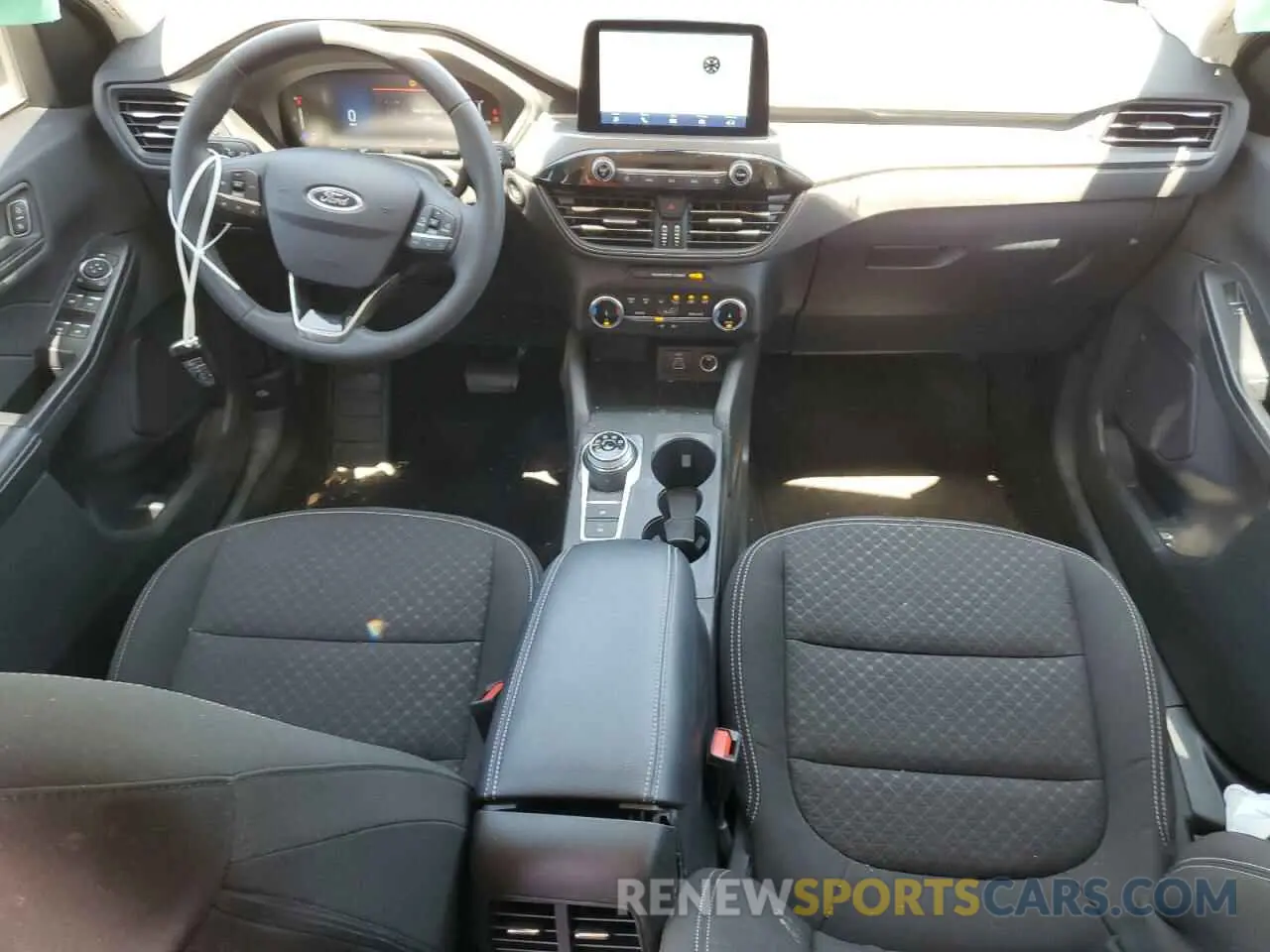 8 fotografías del automóvil dañado 1FMCU0GN0RUA67248 FORD ESCAPE ACT 2024