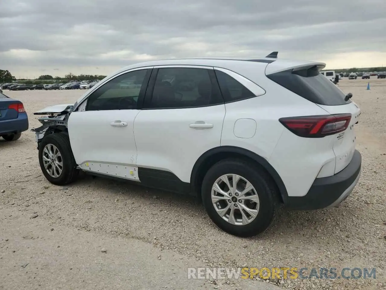 2 fotografías del automóvil dañado 1FMCU0GN0RUA75205 FORD ESCAPE ACT 2024
