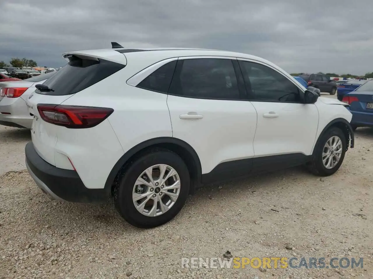 3 fotografías del automóvil dañado 1FMCU0GN0RUA75205 FORD ESCAPE ACT 2024