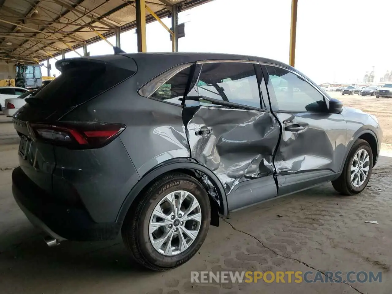 3 fotografías del automóvil dañado 1FMCU0GN0RUB24161 FORD ESCAPE ACT 2024