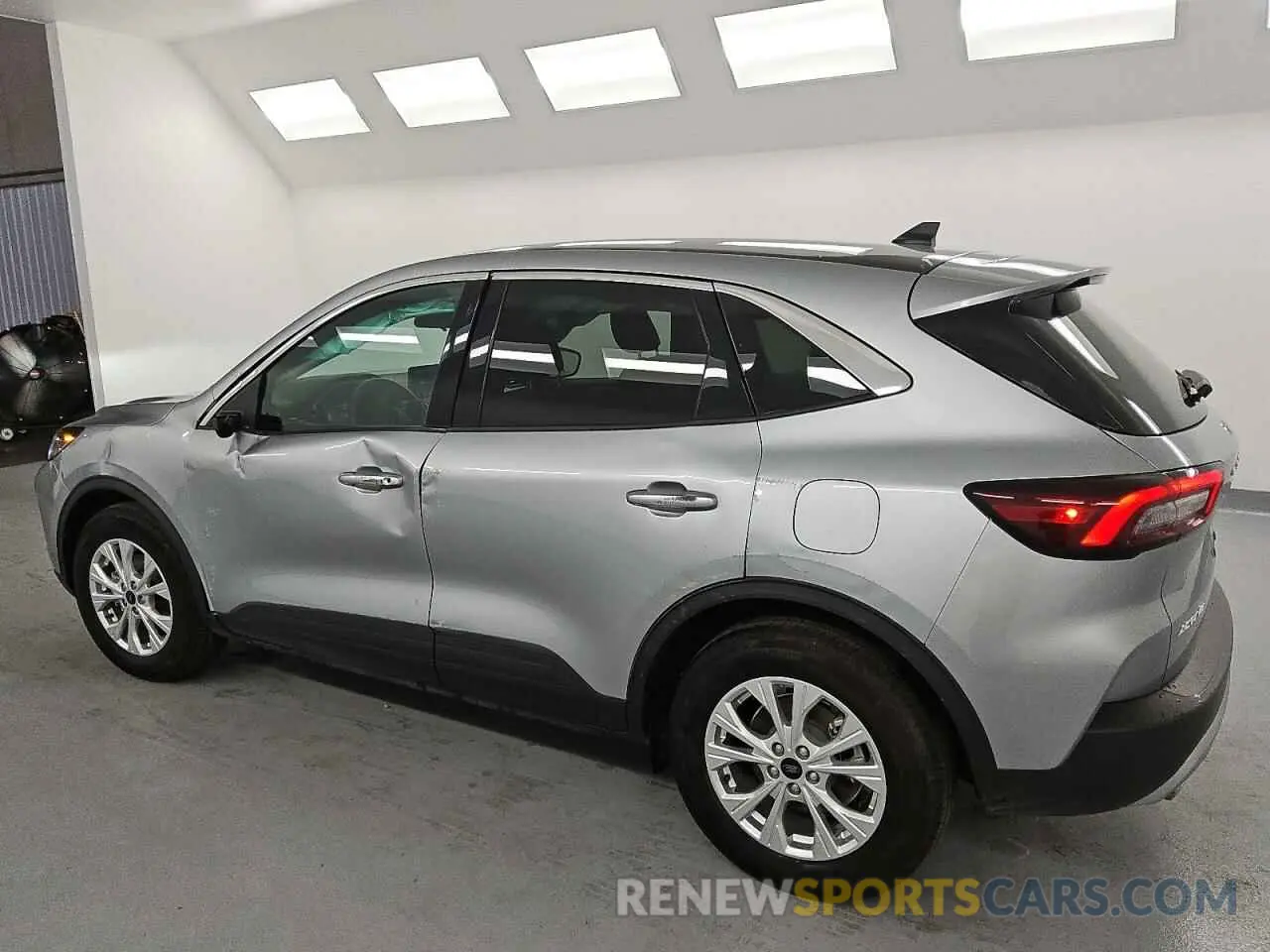 2 fotografías del automóvil dañado 1FMCU0GN4RUA72856 FORD ESCAPE ACT 2024
