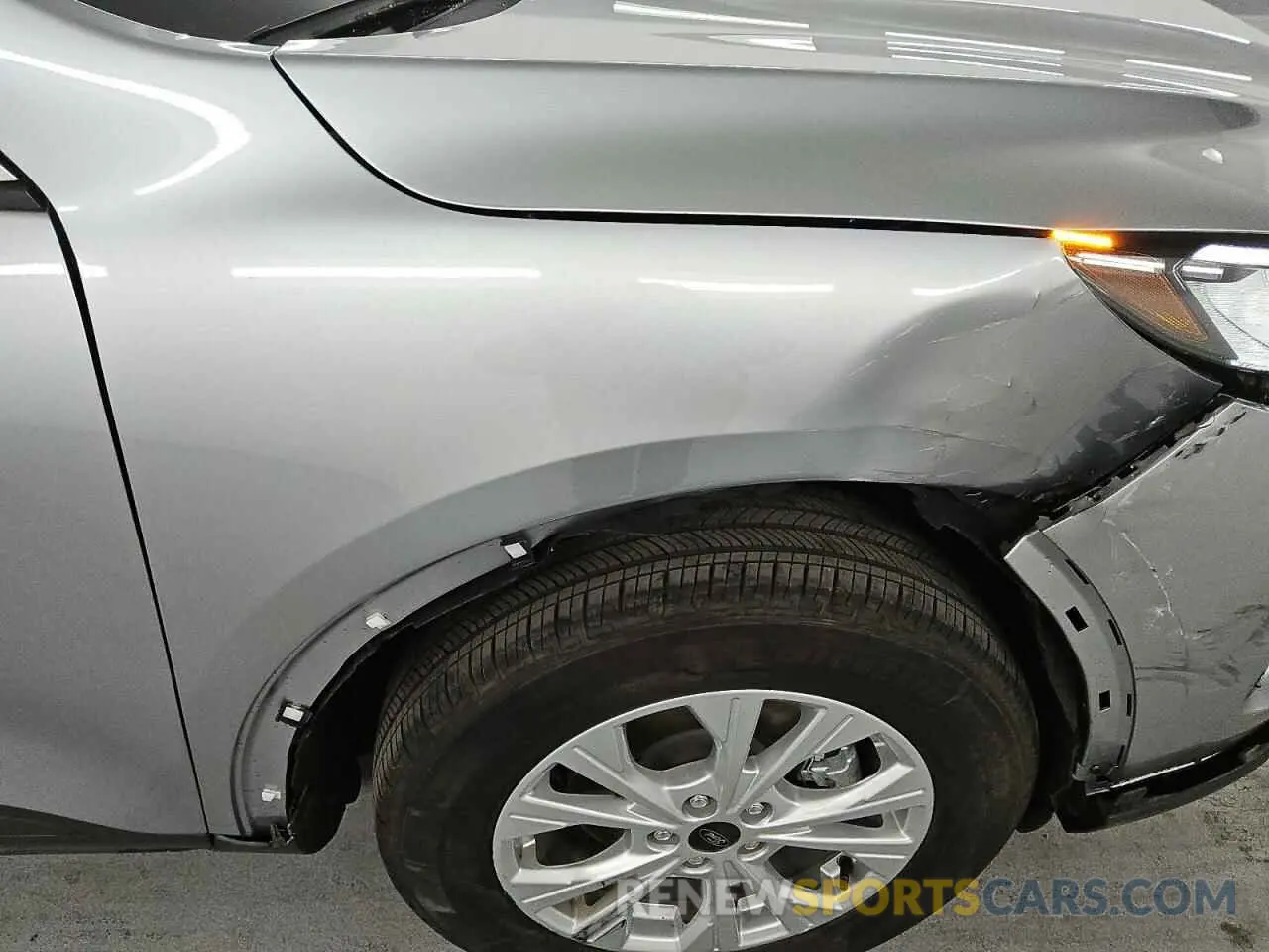 4 fotografías del automóvil dañado 1FMCU0GN4RUA72856 FORD ESCAPE ACT 2024