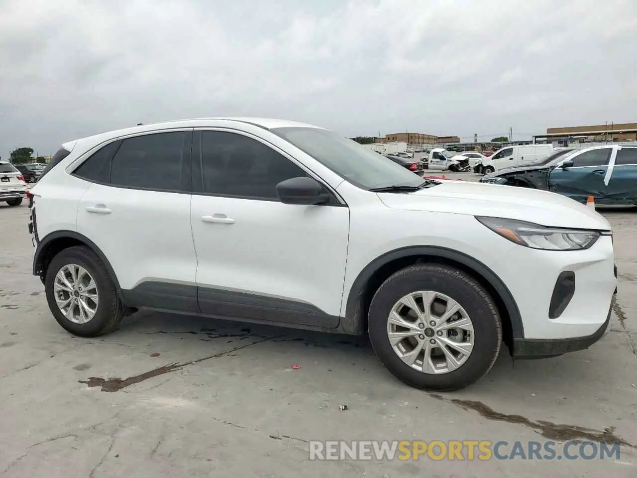 4 fotografías del automóvil dañado 1FMCU0GN5RUA97717 FORD ESCAPE ACT 2024