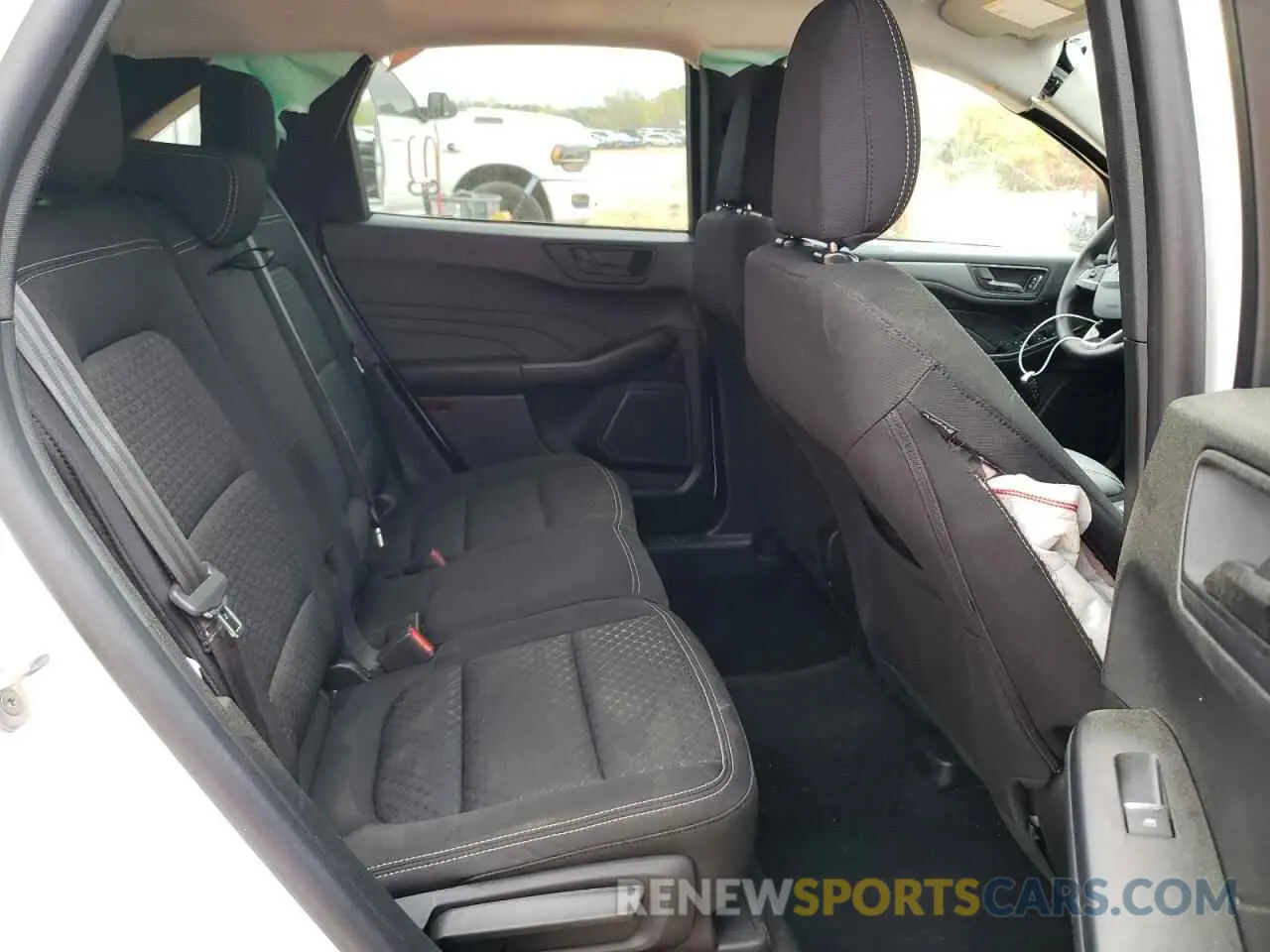 12 fotografías del automóvil dañado 1FMCU0GNXRUB43834 FORD ESCAPE ACT 2024