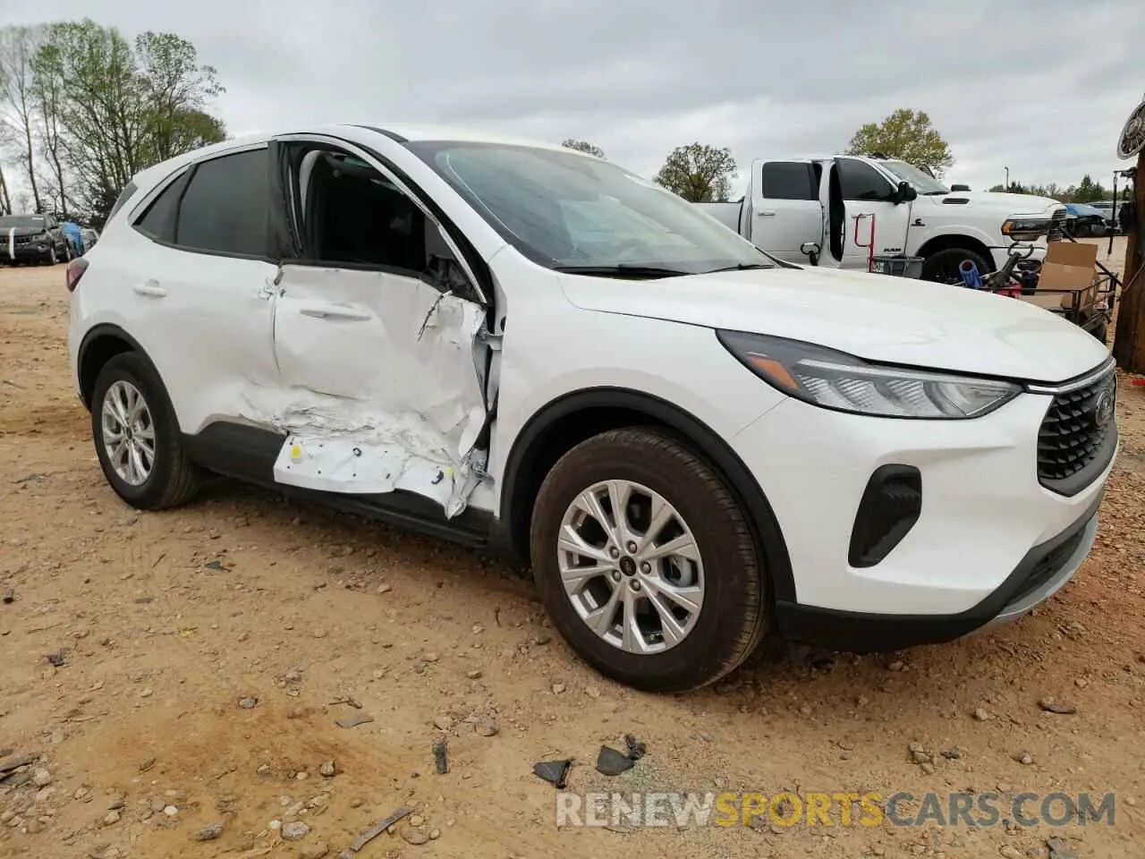 4 fotografías del automóvil dañado 1FMCU0GNXRUB43834 FORD ESCAPE ACT 2024