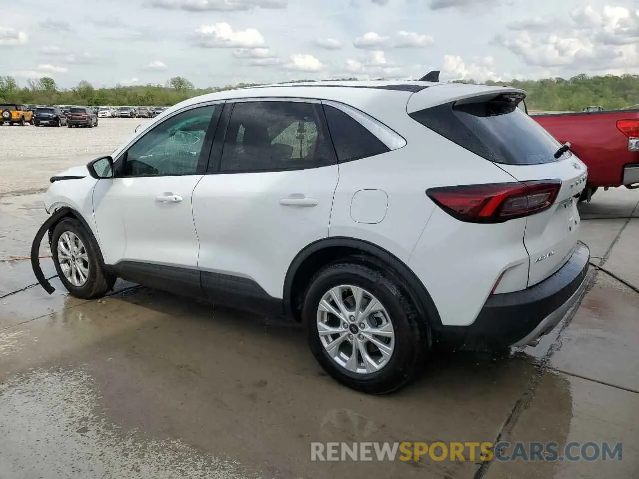 2 fotografías del automóvil dañado 1FMCU0GNXRUB57894 FORD ESCAPE ACT 2024
