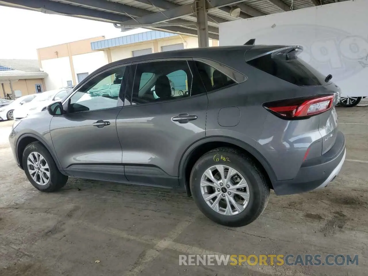 2 fotografías del automóvil dañado 1FMCU9GN3RUA26732 FORD ESCAPE ACT 2024