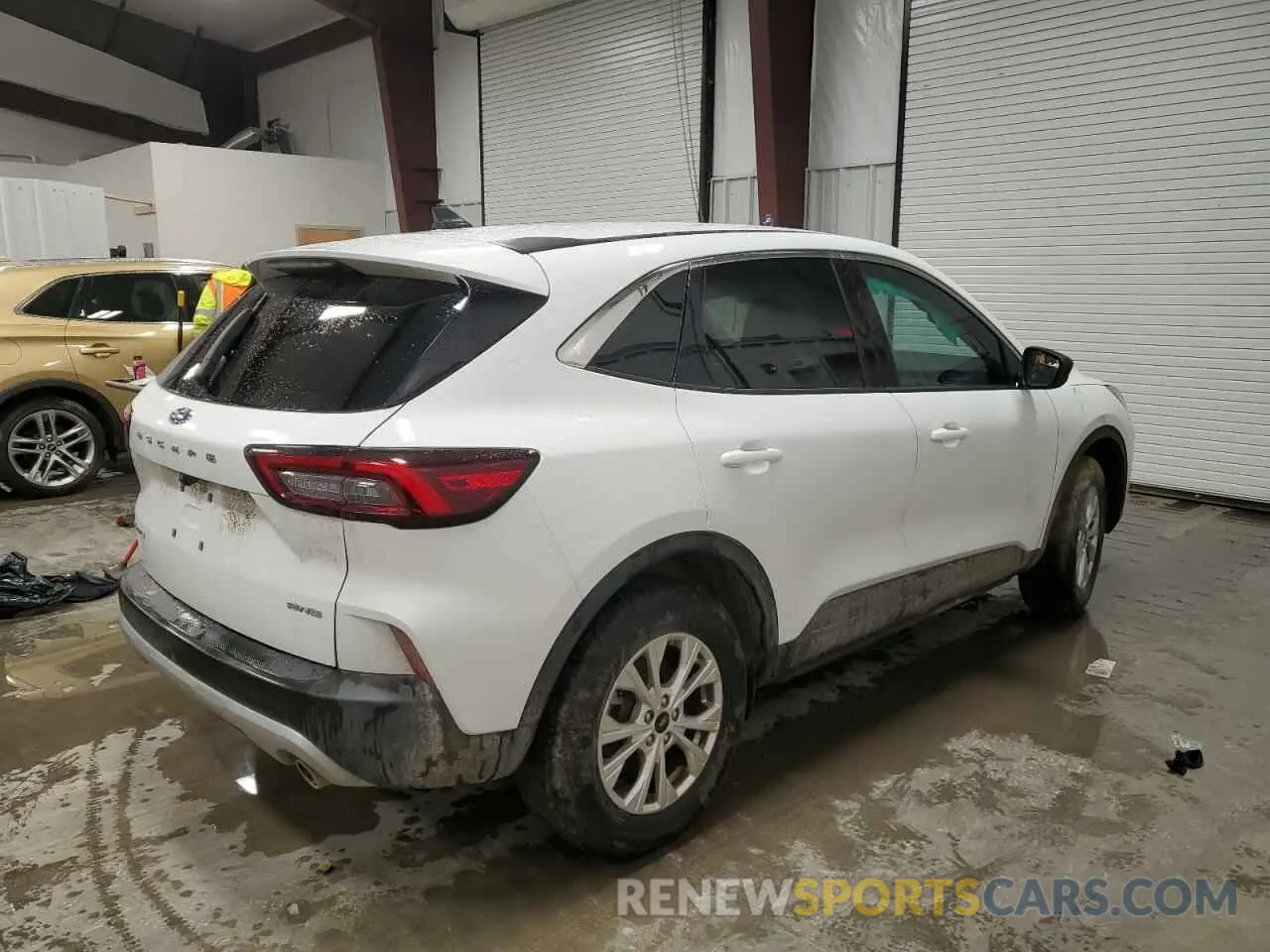3 fotografías del automóvil dañado 1FMCU9GN7RUA85976 FORD ESCAPE ACT 2024