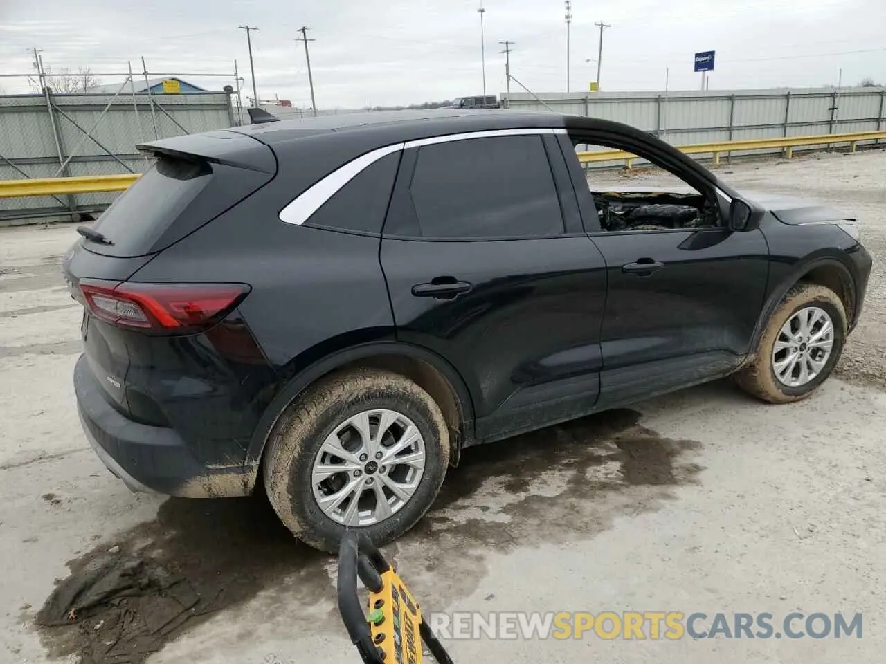 3 fotografías del automóvil dañado 1FMCU9GN8RUB32870 FORD ESCAPE ACT 2024