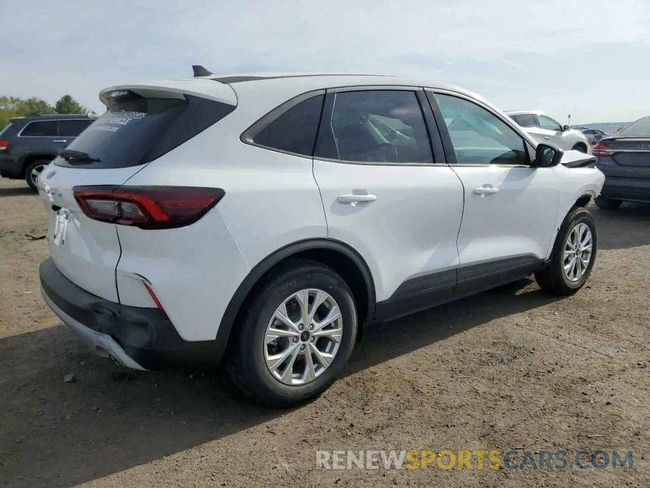 3 fotografías del automóvil dañado 1FMCU0GN3SUA56556 FORD ESCAPE ACT 2025