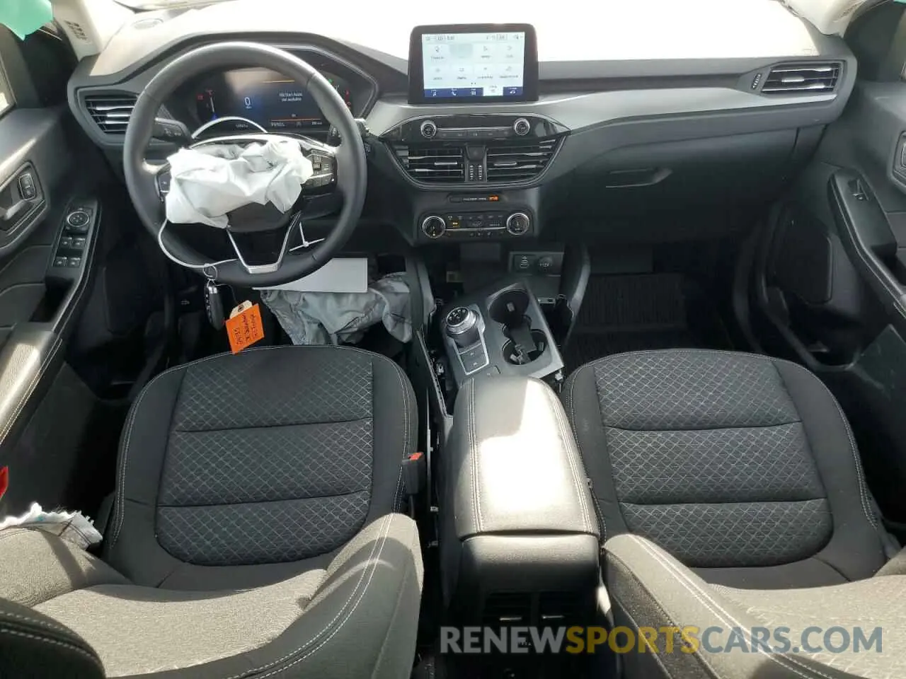 8 fotografías del automóvil dañado 1FMCU0GN3SUA56556 FORD ESCAPE ACT 2025