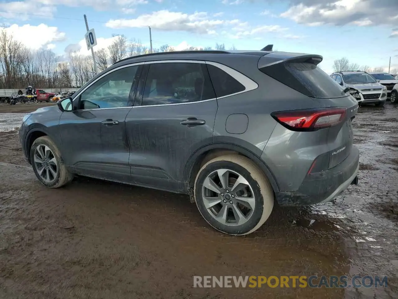 2 fotografías del automóvil dañado 1FMCU9JA0PUA62641 FORD ESCAPE PLA 2023