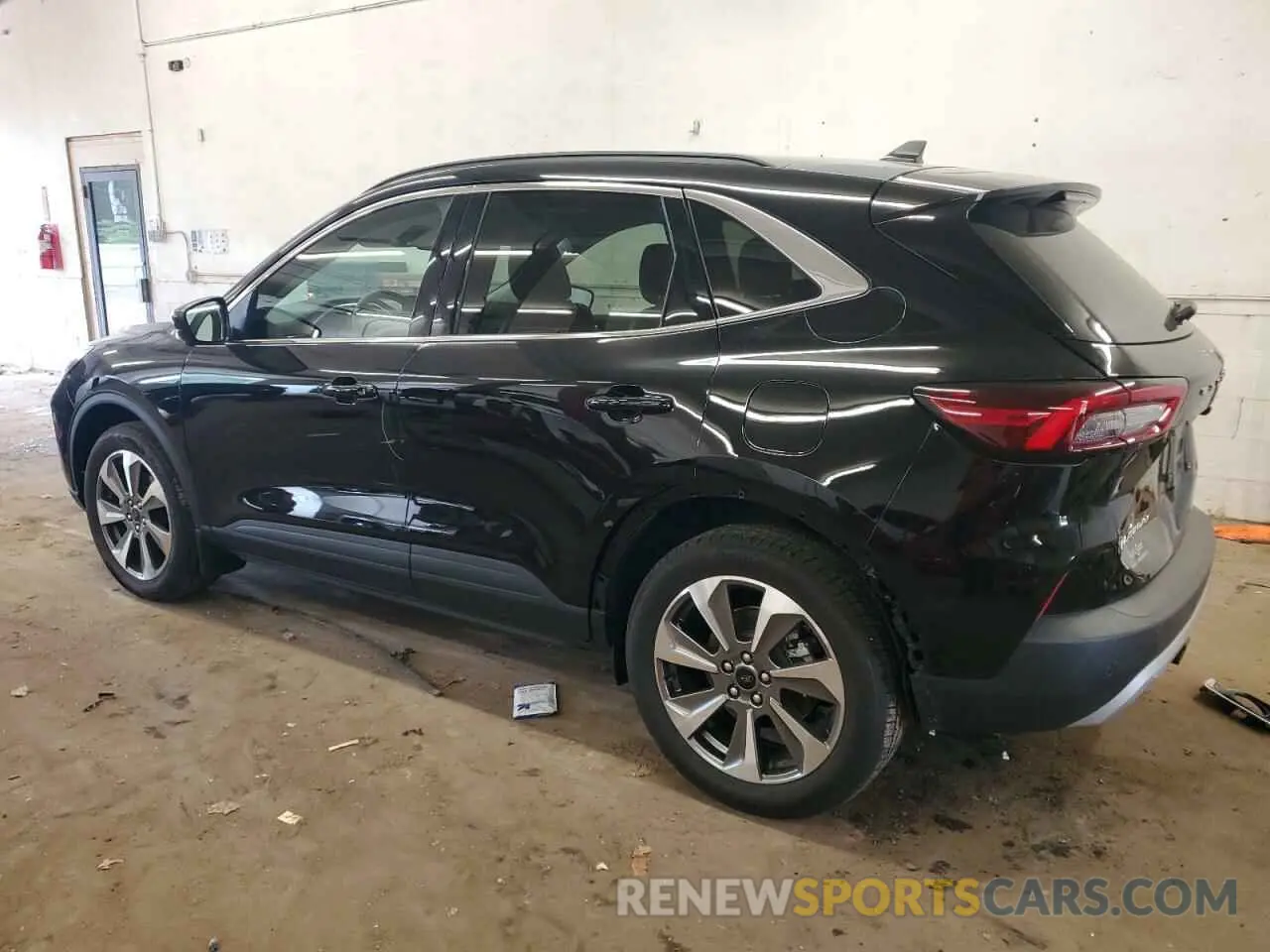 2 fotografías del automóvil dañado 1FMCU9JA6RUA69547 FORD ESCAPE PLA 2024