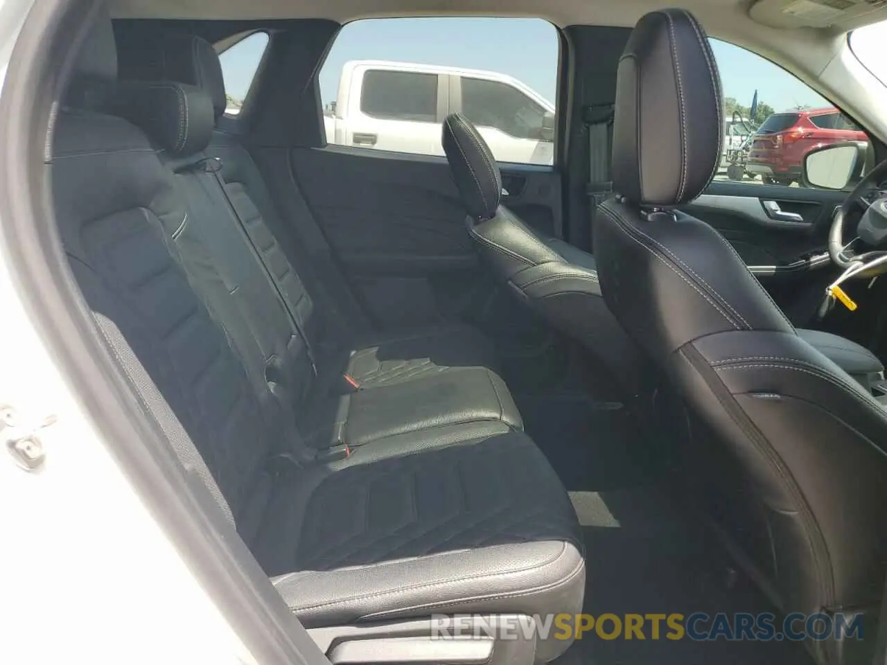 11 fotografías del automóvil dañado 1FMCU9JAXRUB30298 FORD ESCAPE PLA 2024