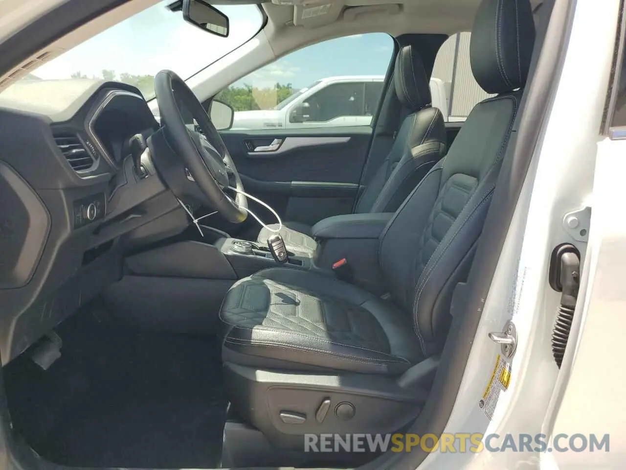 7 fotografías del automóvil dañado 1FMCU9JAXRUB30298 FORD ESCAPE PLA 2024