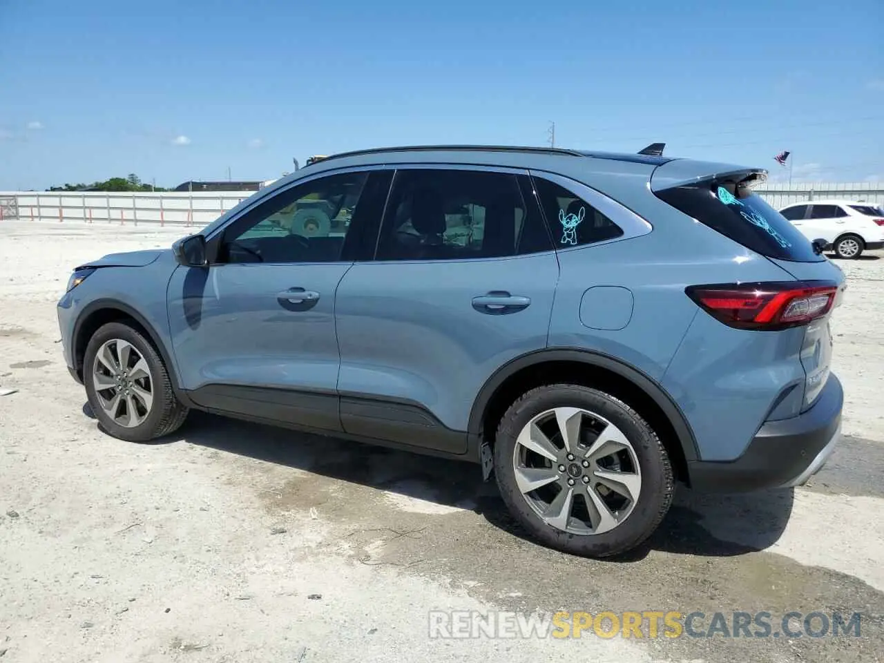 2 fotografías del automóvil dañado 1FMCU9JA6SUA06003 FORD ESCAPE PLA 2025