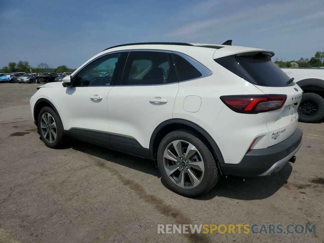 2 fotografías del automóvil dañado 1FMCU9JZ0SUA49161 FORD ESCAPE PLA 2025