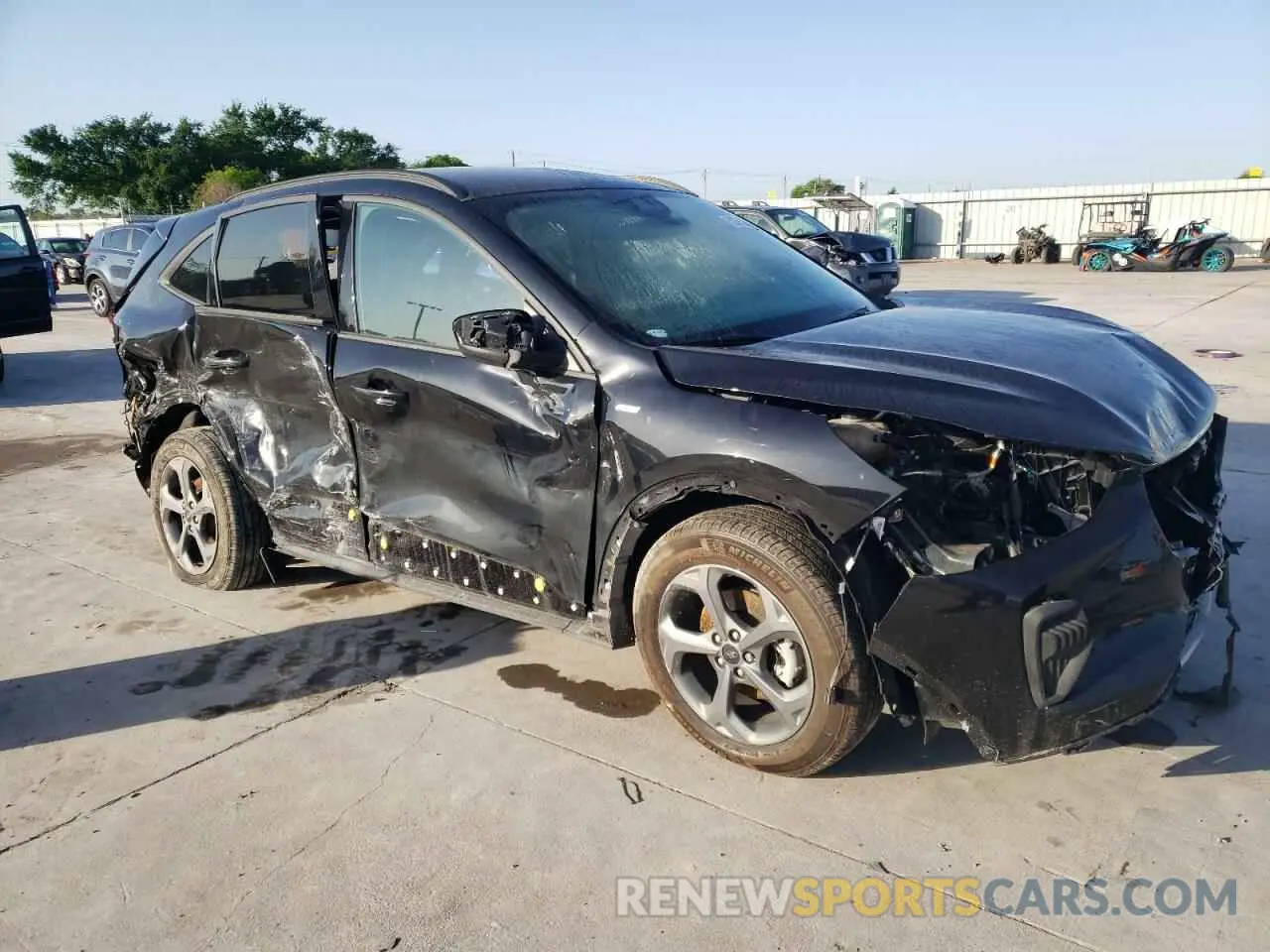 4 fotografías del automóvil dañado 1FMCU0MN1PUA87073 FORD ESCAPE ST 2023