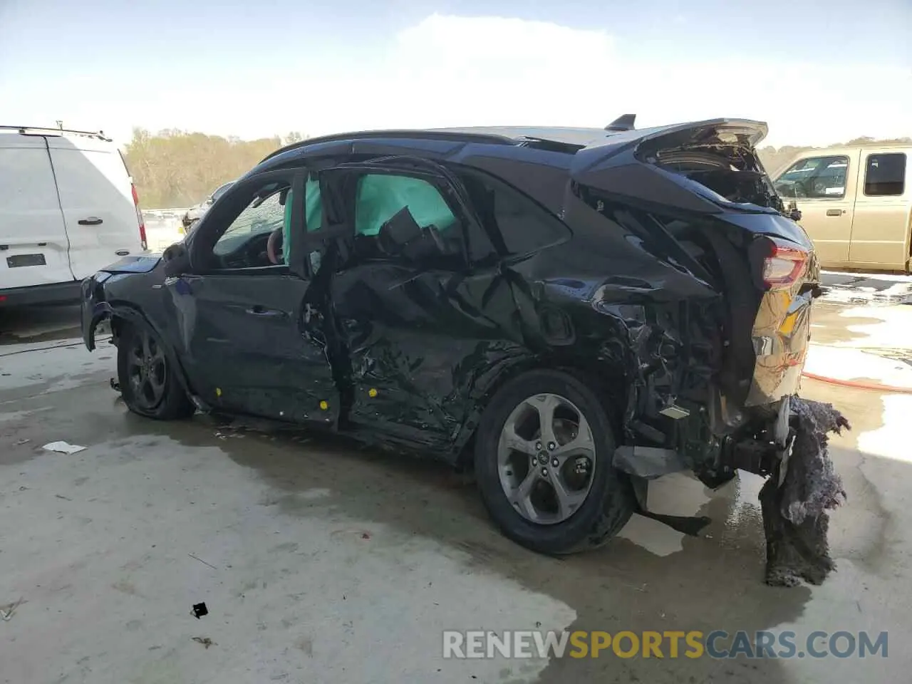 2 fotografías del automóvil dañado 1FMCU0MN2PUA10776 FORD ESCAPE ST 2023