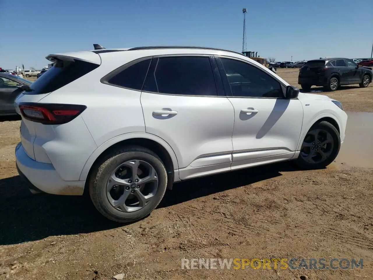 3 fotografías del automóvil dañado 1FMCU0MN5PUA33985 FORD ESCAPE ST 2023